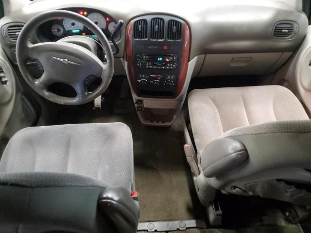 2005 Chrysler Town & Country LX