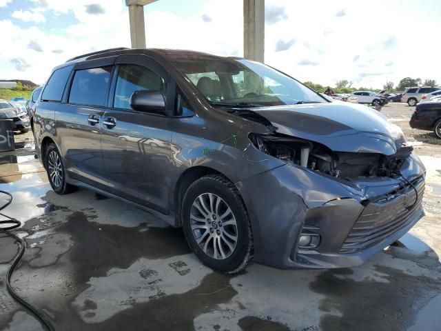 2020 Toyota Sienna XLE