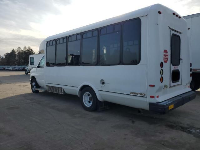 2012 Ford Econoline E450 Super Duty Cutaway Van