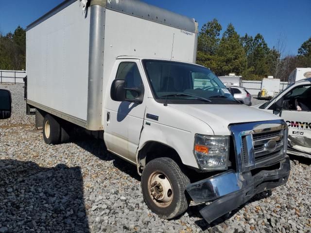 2015 Ford Econoline E350 Super Duty Cutaway Van