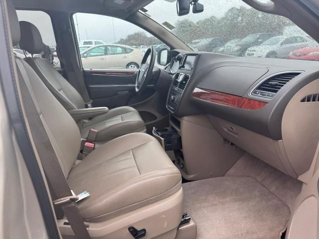 2013 Chrysler Town & Country Touring L