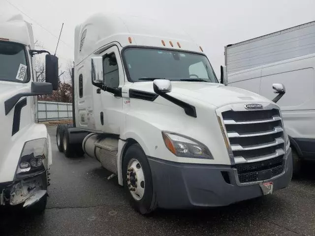 2019 Freightliner Cascadia 126