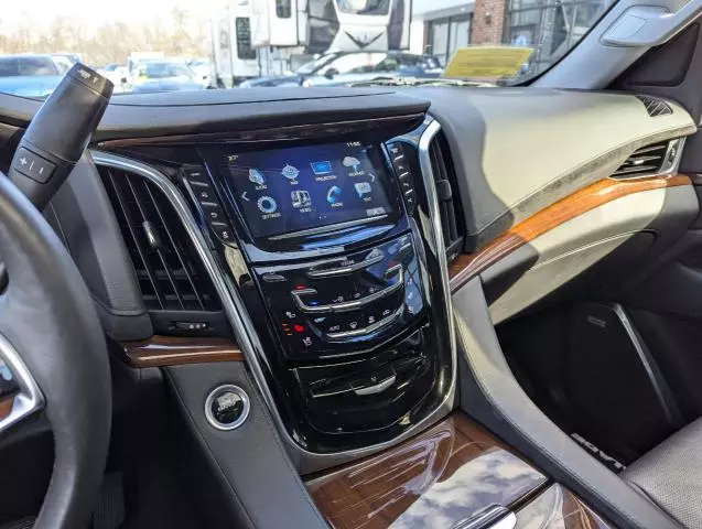 2017 Cadillac Escalade Luxury