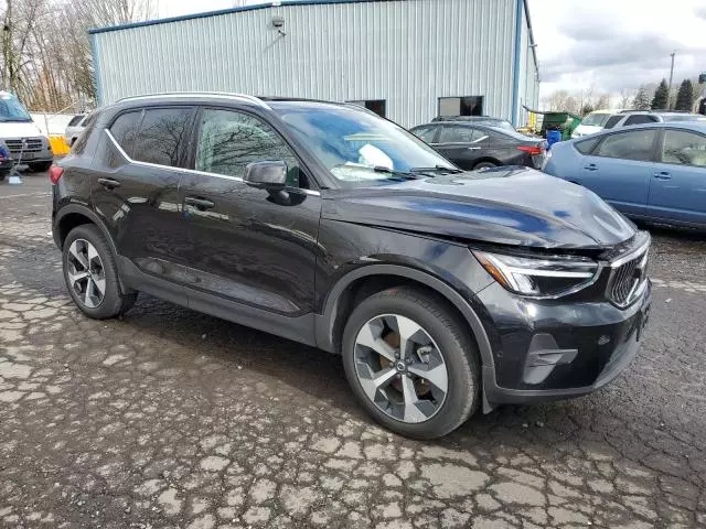 2025 Volvo XC40 Plus