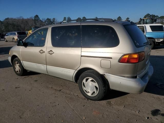 2000 Toyota Sienna LE