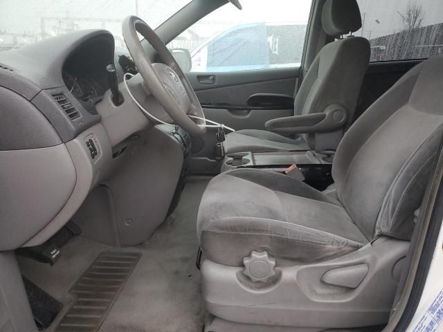 2004 Toyota Sienna CE