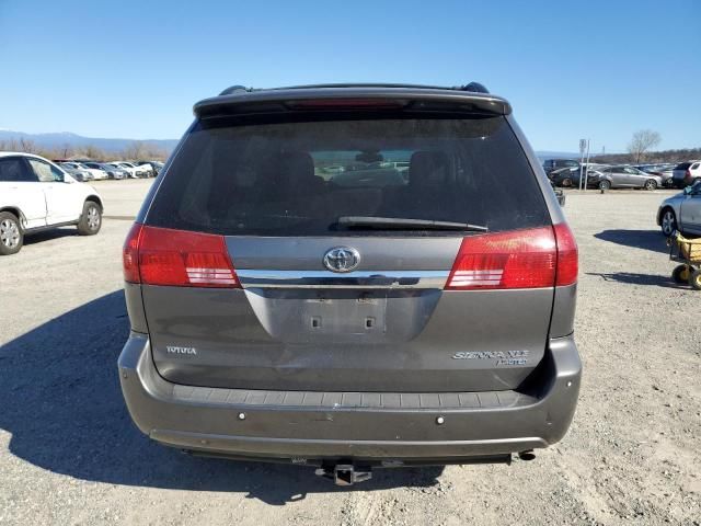 2004 Toyota Sienna XLE