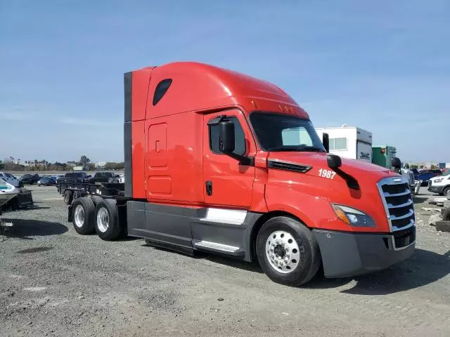 2019 Freightliner Cascadia 126