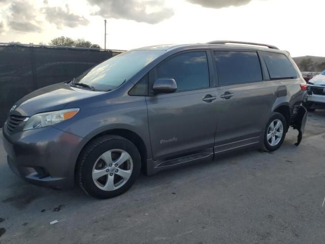 2017 Toyota Sienna LE