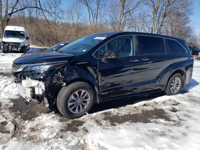 2021 Toyota Sienna XLE