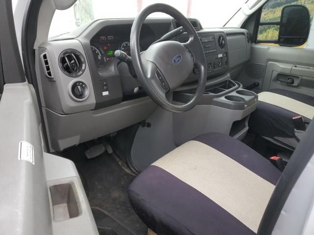 2018 Ford Econoline E350 Super Duty Cutaway Van