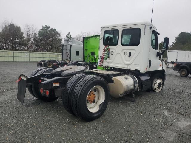 2018 Freightliner Cascadia 113