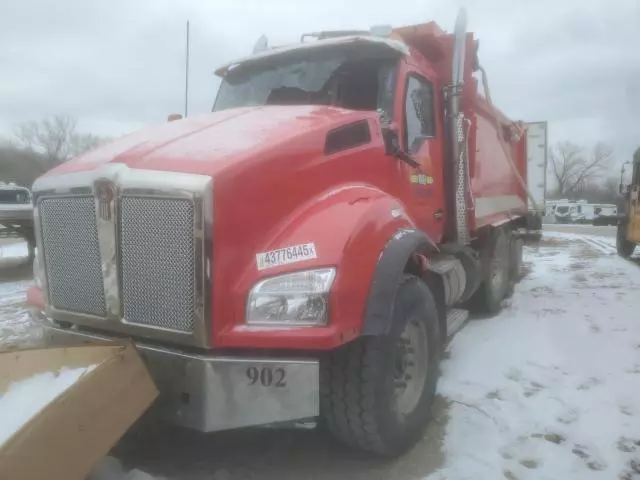 2023 Kenworth Construction T880