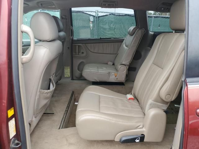 2005 Toyota Sienna XLE