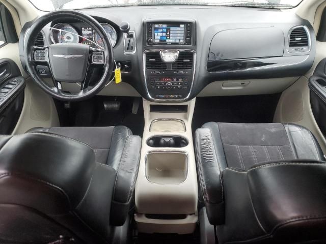 2014 Chrysler Town & Country Touring L