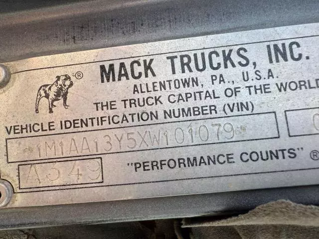 1999 Mack 600 CH600