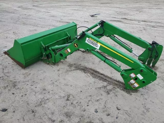 2022 John Deere 520M