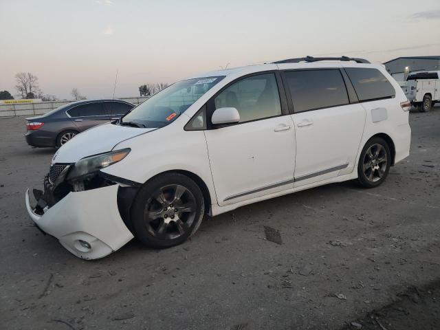 2011 Toyota Sienna Sport