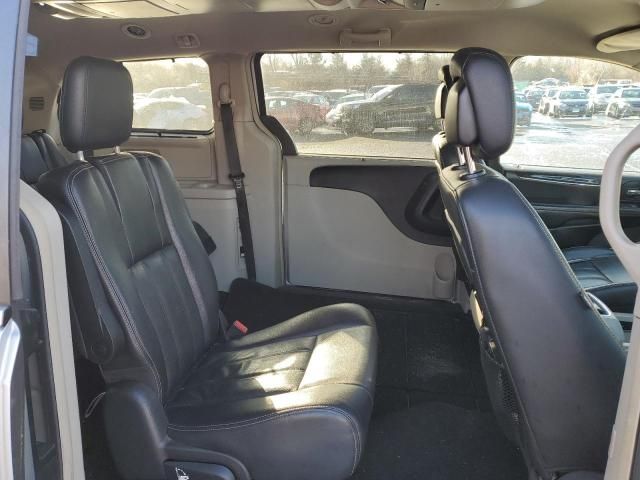 2012 Chrysler Town & Country Touring L