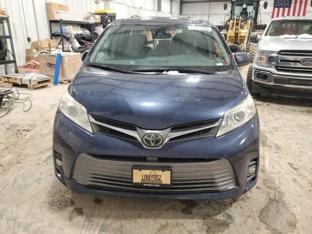 2019 Toyota Sienna XLE