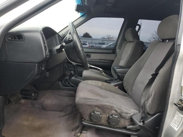 2004 Nissan Pathfinder LE