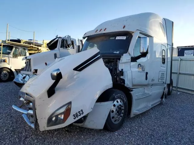 2022 Freightliner Cascadia 126