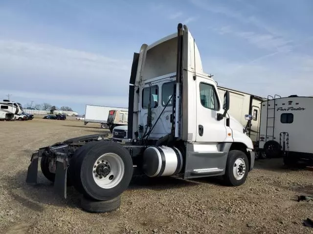 2016 Freightliner Cascadia 125