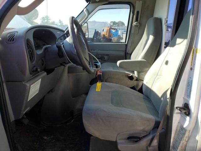 2008 Ford Econoline E450 Super Duty Cutaway Van