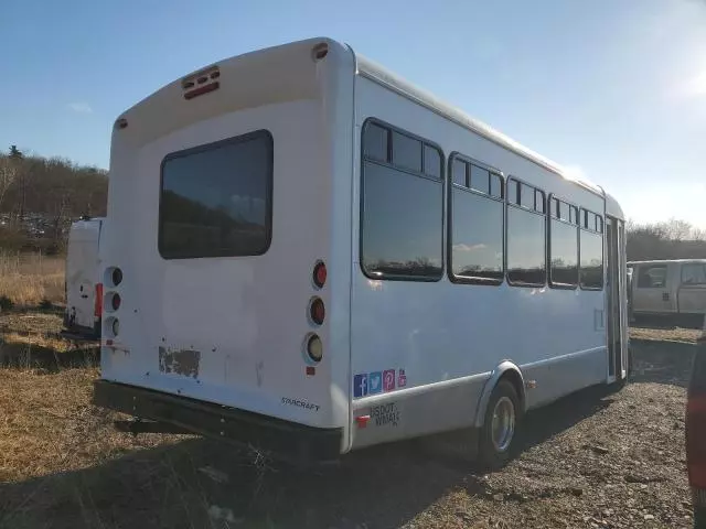 2015 Ford Econoline E450 Super Duty Cutaway Van