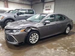 Carros salvage sin ofertas aún a la venta en subasta: 2021 Toyota Camry LE