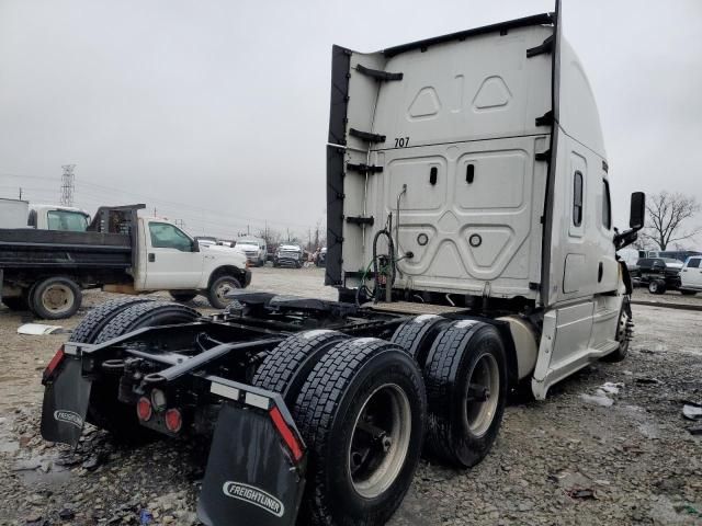 2020 Freightliner Cascadia 126