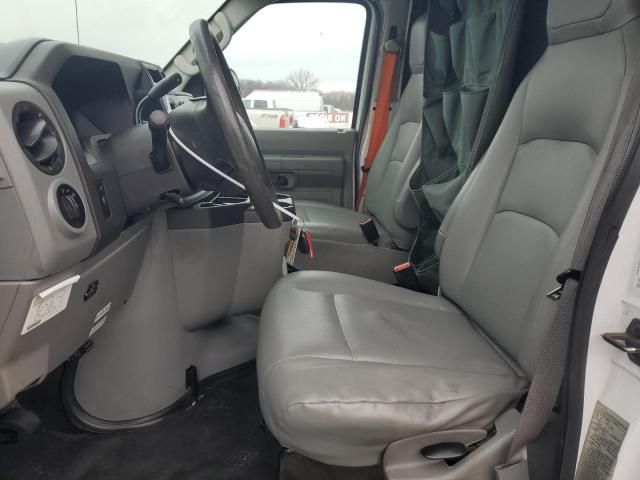 2017 Ford Econoline E450 Super Duty Cutaway Van