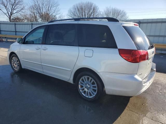 2010 Toyota Sienna XLE