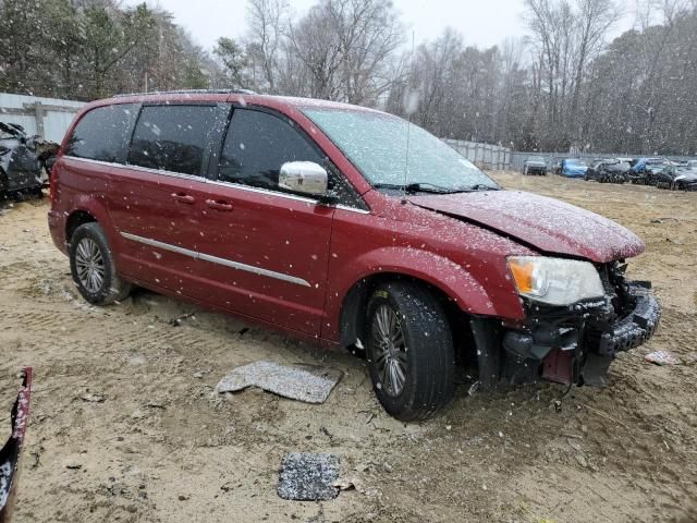 2013 Chrysler Town & Country Touring L