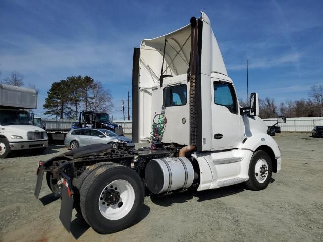 2015 Kenworth Construction T680