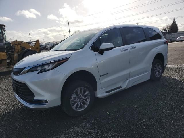 2022 Toyota Sienna XLE