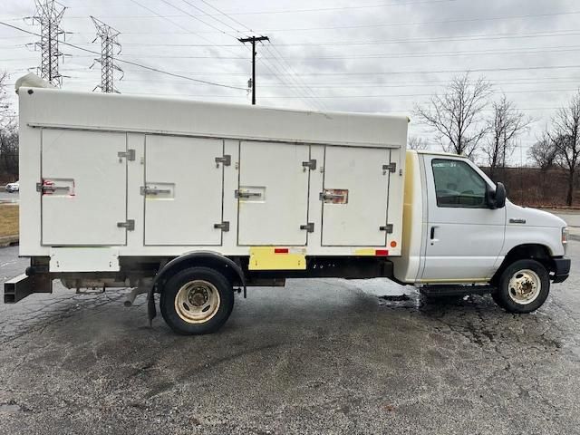 2017 Ford Econoline E450 Super Duty Cutaway Van