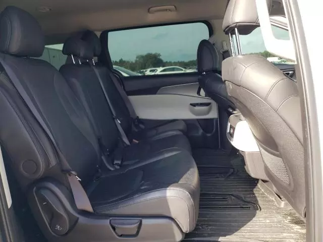 2023 KIA Carnival LX