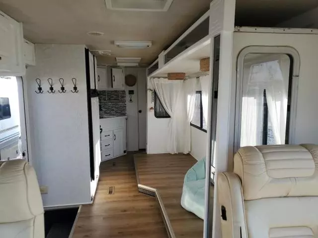 1998 Freightliner Chassis X Line Motor Home