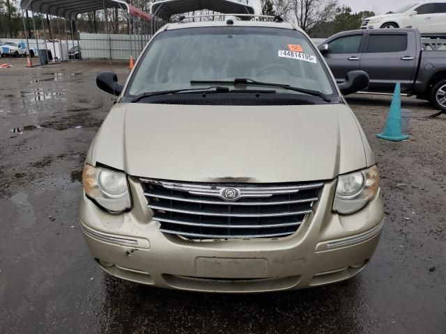 2005 Chrysler Town & Country Limited