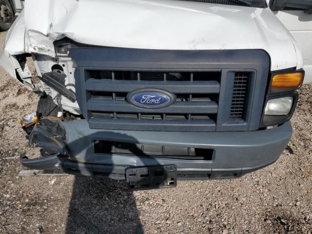 2016 Ford Econoline E350 Super Duty Cutaway Van