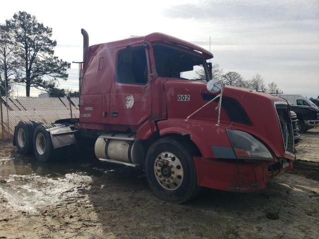 2004 Volvo VN VNL