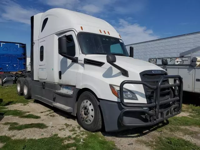 2020 Freightliner Cascadia 126