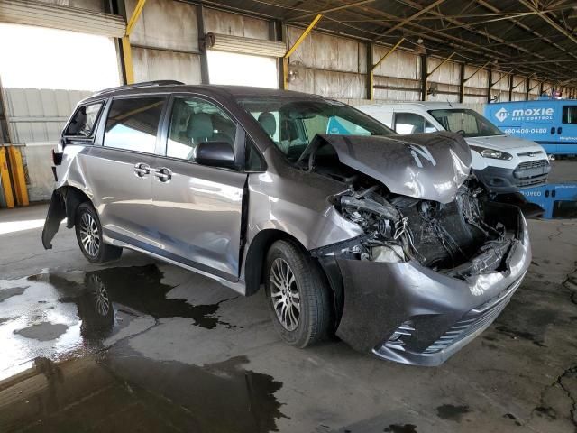 2018 Toyota Sienna XLE