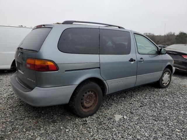 1999 Toyota Sienna LE