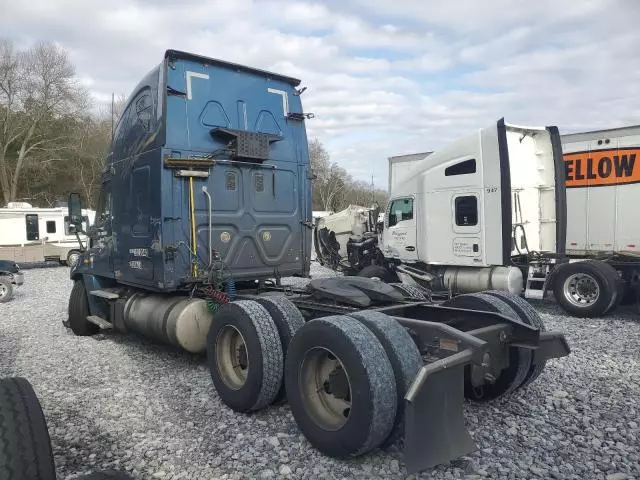 2013 Freightliner Cascadia 125