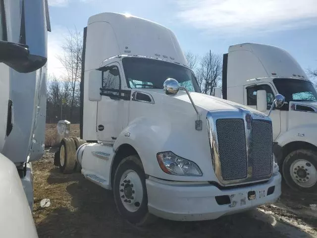 2014 Kenworth Construction T680