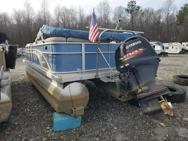 2018 Bennington Marine Boat