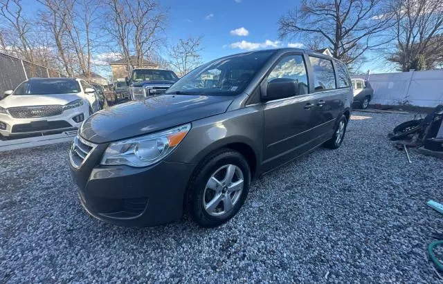 2010 Volkswagen Routan SE