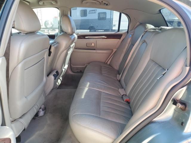 2004 Lincoln Town Car Executive